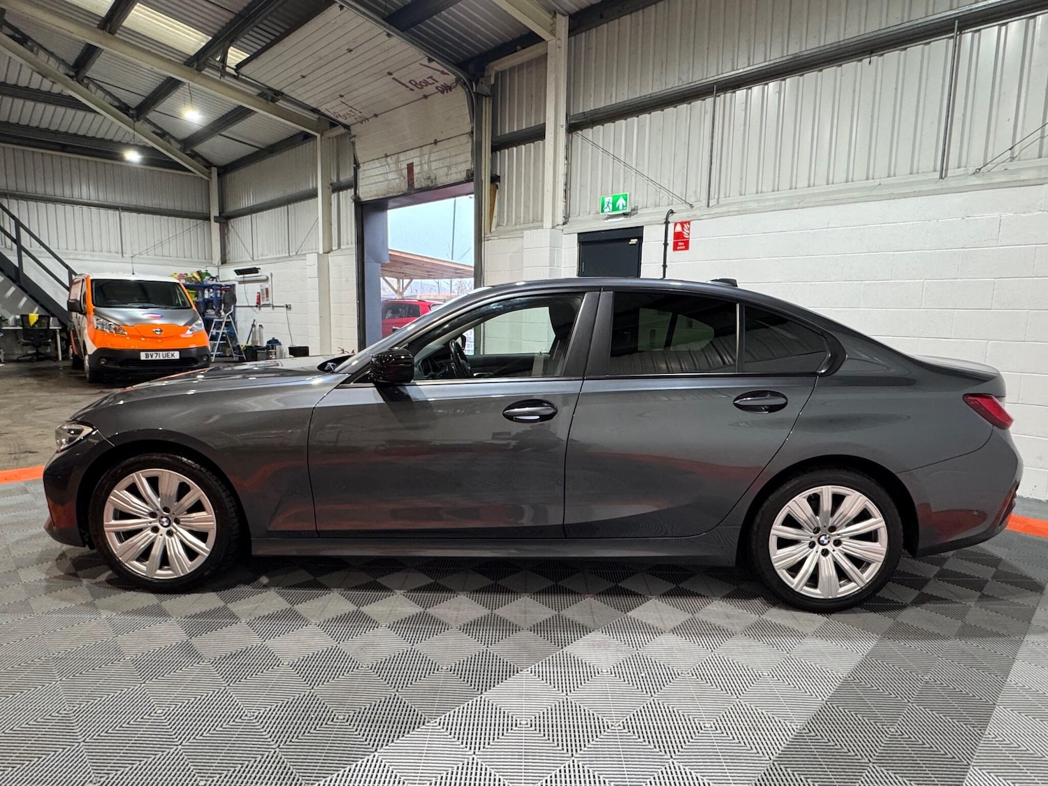 Used BMW 3 Series 2019 for sale - 76803560: Photo 2