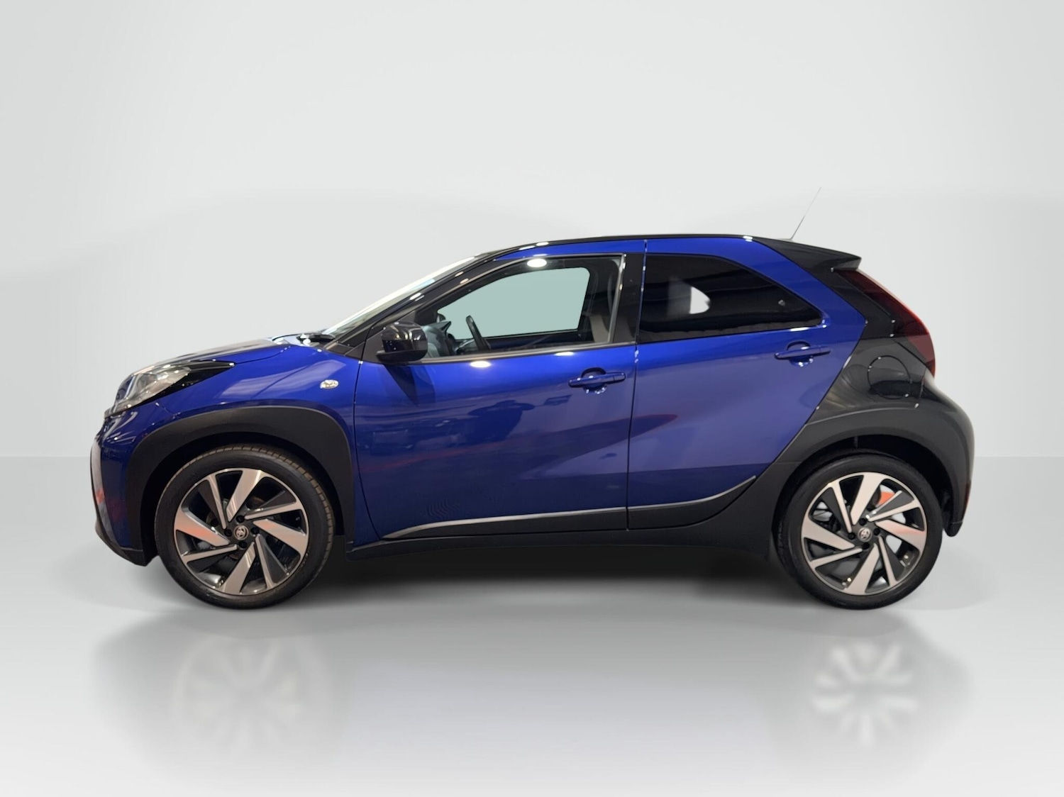 Used Toyota Aygo X 2022 for sale - 77839651: Photo 2