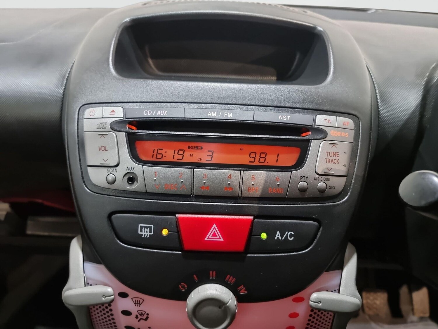 Used Toyota AYGO for sale - 77387150: Photo 40