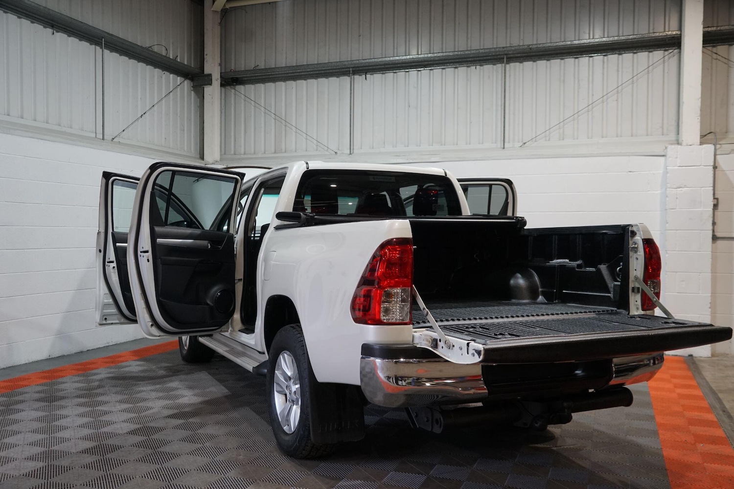 Used Toyota Hilux 2017 for sale - 77626300: Photo 17