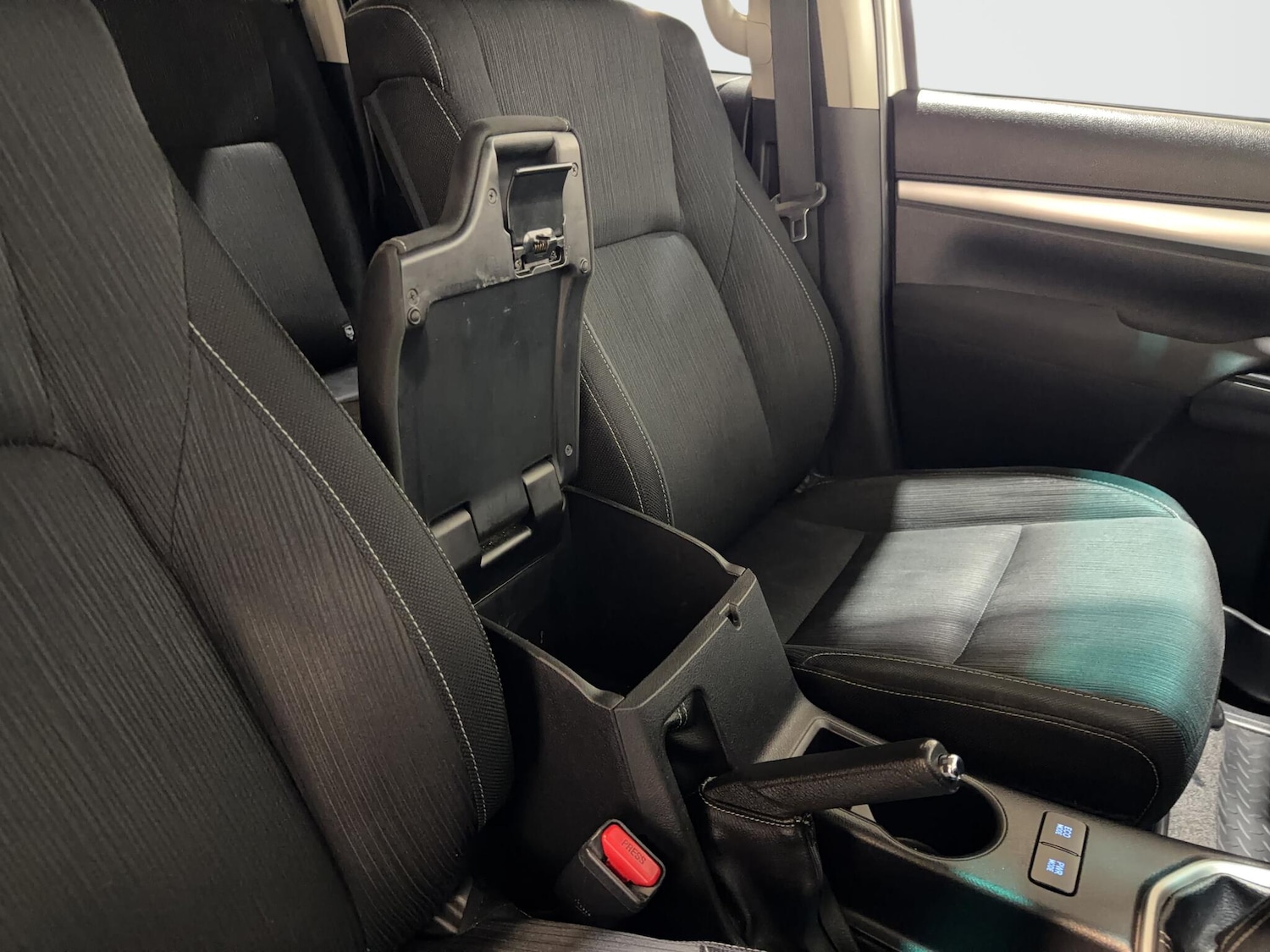 Used Toyota Hilux 2017 for sale - 77626300: Photo 28