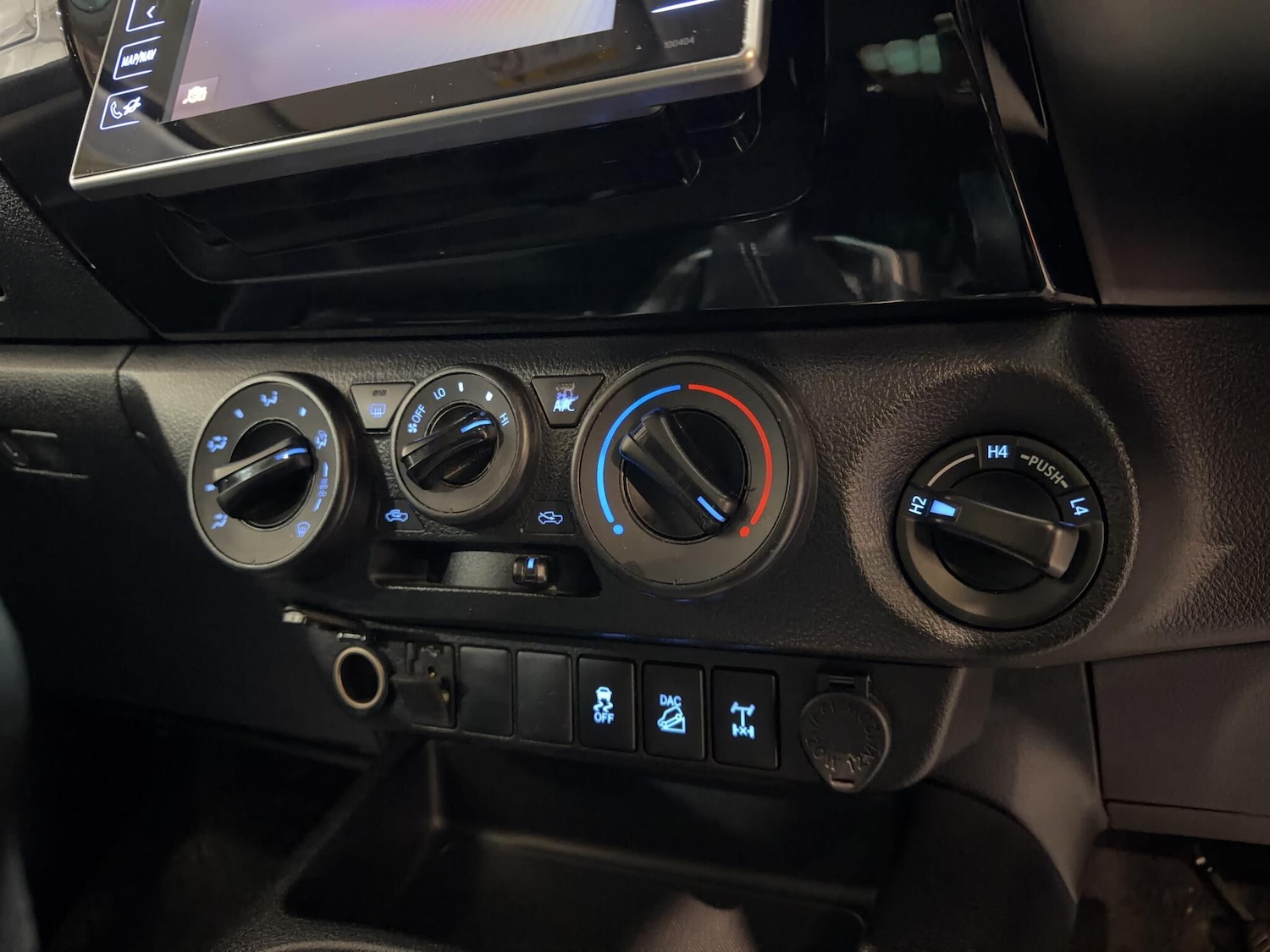 Used Toyota Hilux 2017 for sale - 77626300: Photo 29