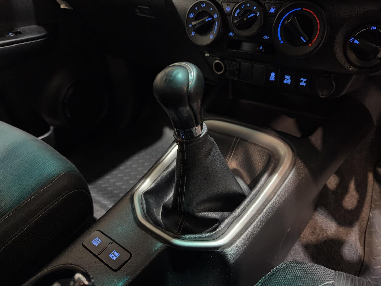 Used Toyota Hilux 2017 for sale - 77626300: Photo 42