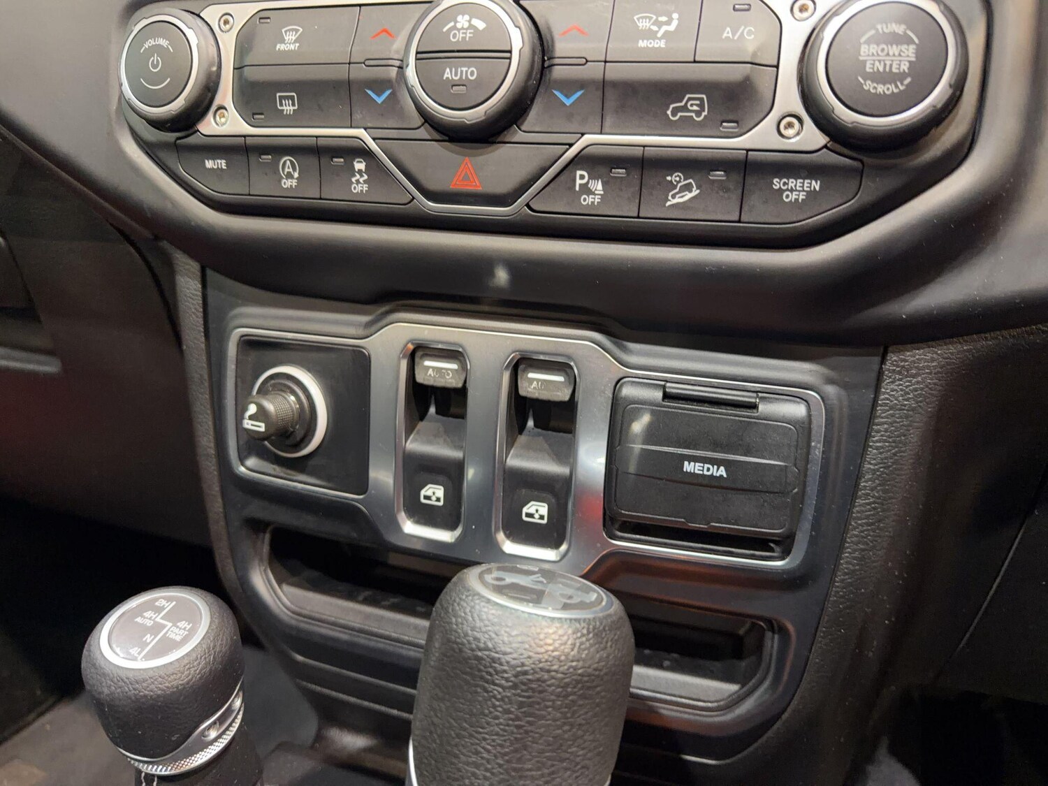 Used Jeep Wrangler 2020 for sale - 78047136: Photo 38