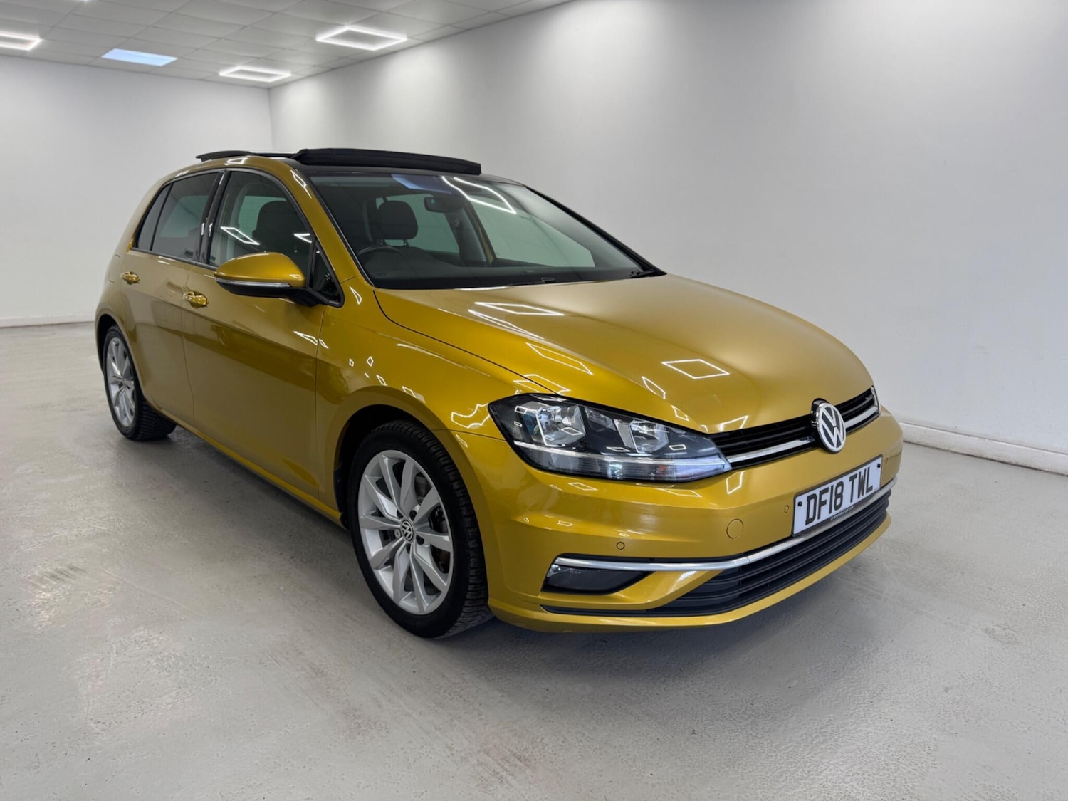 Used Volkswagen Golf 2018 for sale - 76803537: Photo 1