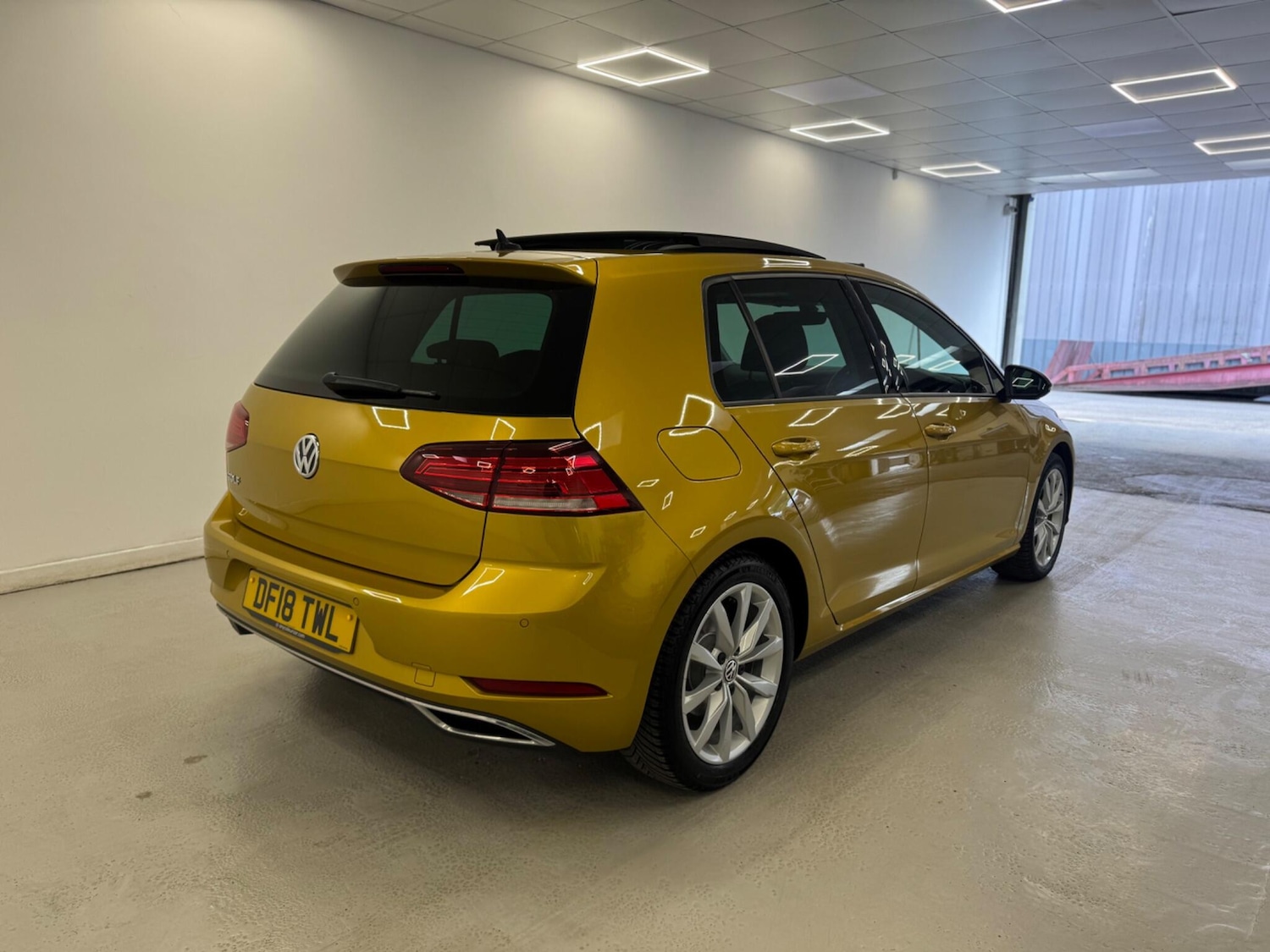 Used Volkswagen Golf 2018 for sale - 76803537: Photo 3