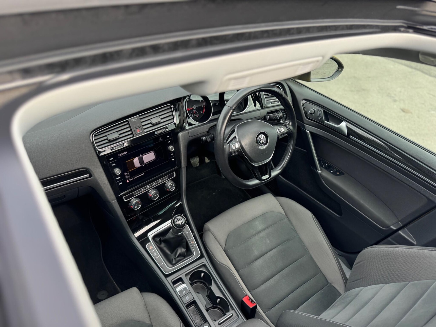 Used Volkswagen Golf 2018 for sale - 76803537: Photo 37