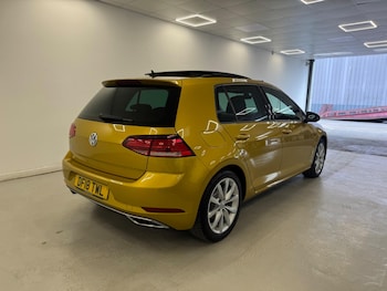 Used Volkswagen Golf 2018 for sale - 76803537: Photo