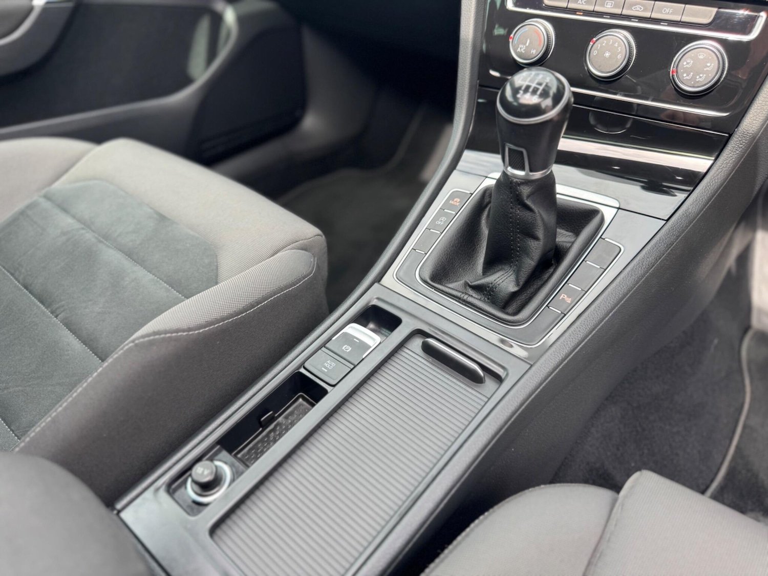 Used Volkswagen Golf 2018 for sale - 76803537: Photo 40