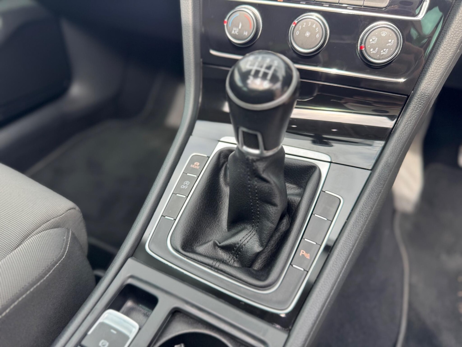 Used Volkswagen Golf 2018 for sale - 76803537: Photo 41