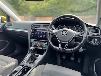 Used Volkswagen Golf 2018 for sale - 76803537: Photo