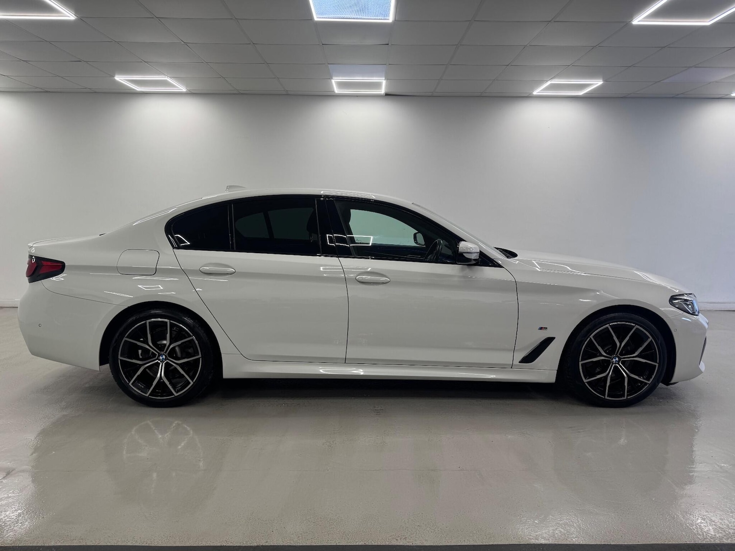 Used BMW 5 Series 2021 for sale - 76803539: Photo 2