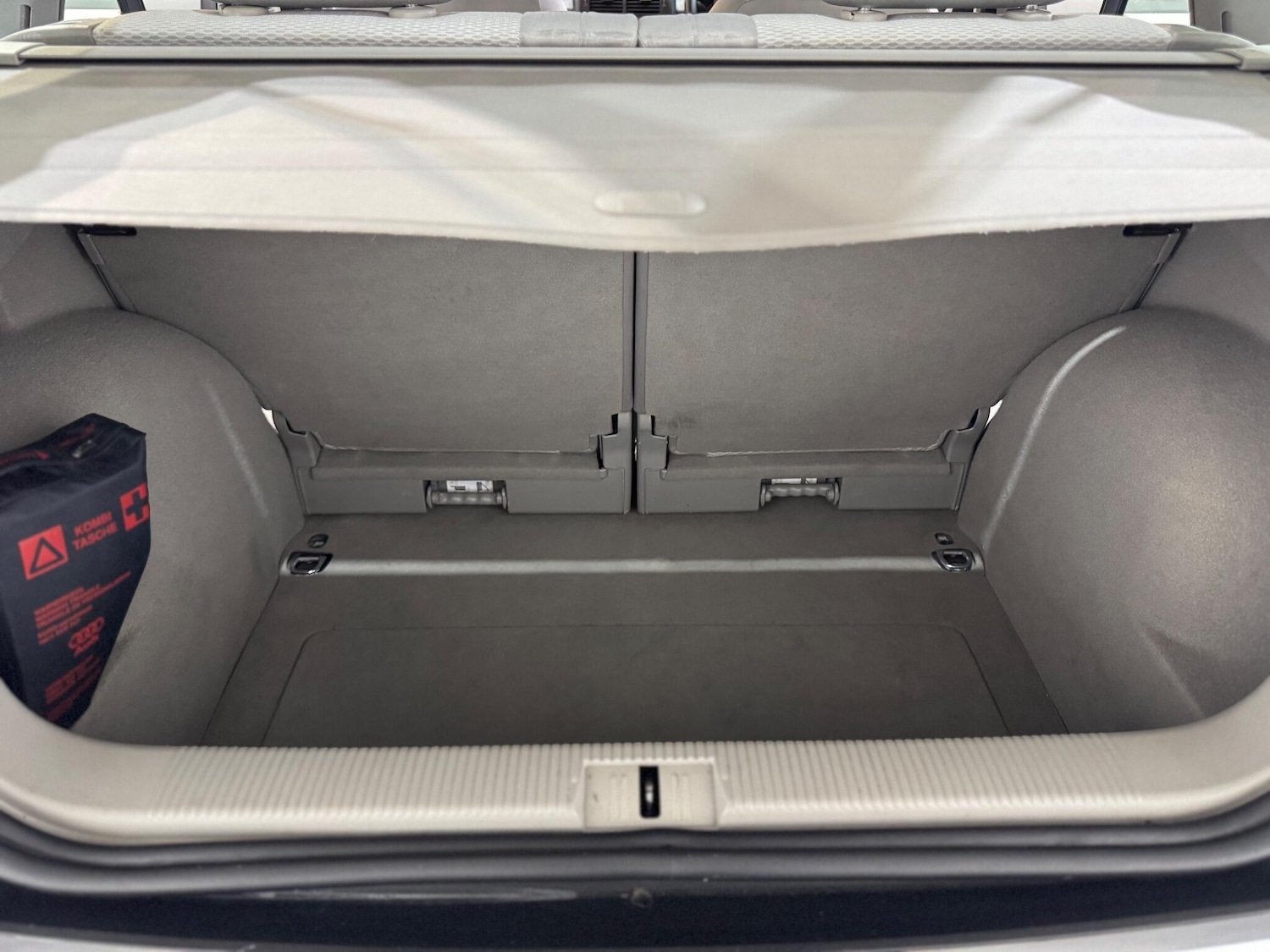 Used Audi A2 2001 for sale - 76803559: Photo 15