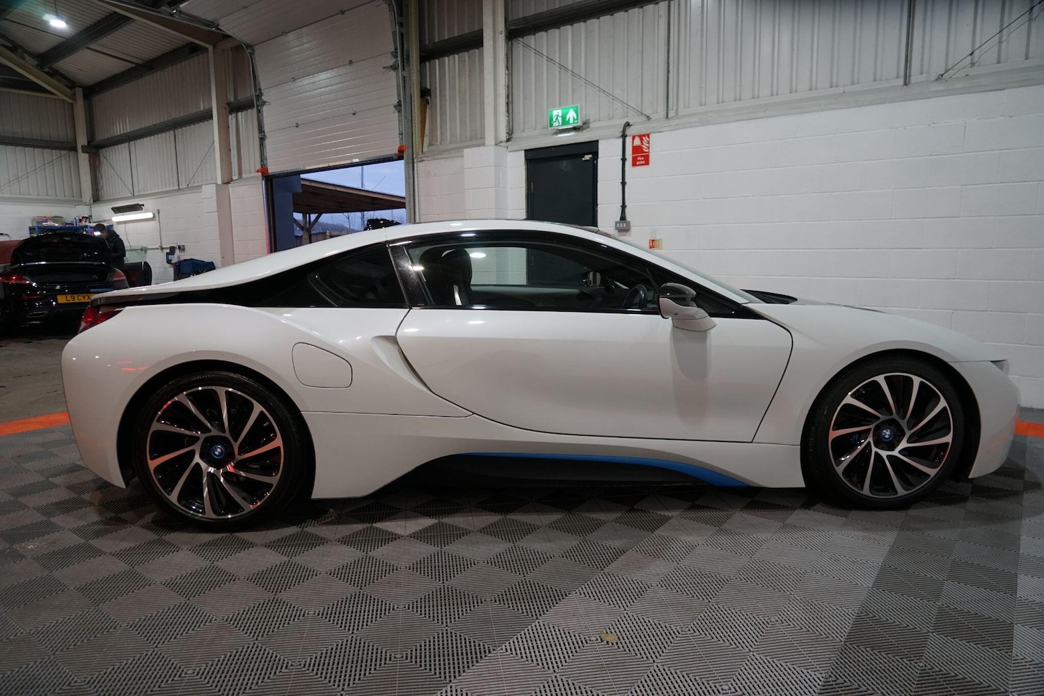 Used BMW i8 2015 for sale - 77155258: Photo 2