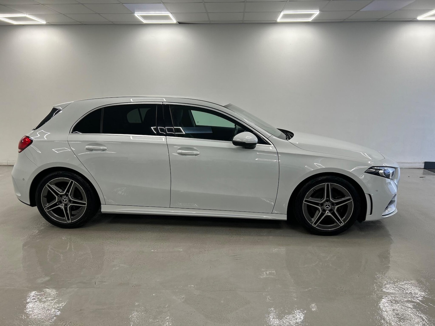 Used Mercedes-Benz A-Class 2020 for sale - 76803528: Photo 2