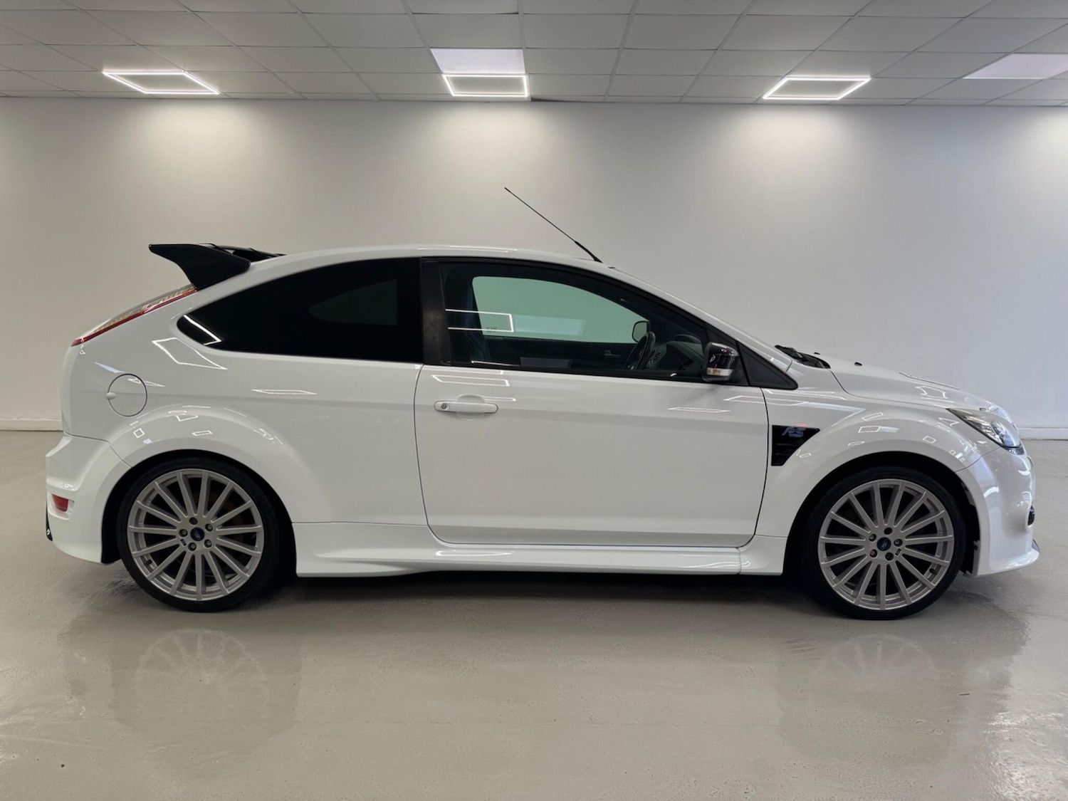 Used Ford Focus 2010 for sale - 76803568: Photo 2