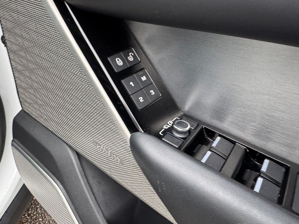 Used Land Rover Range Rover Velar 2018 for sale - 76751354: Photo 26