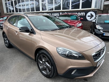 Used Volvo V40 2015 for sale - 79313081: Photo