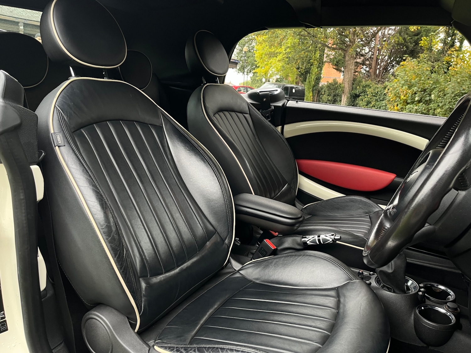 Used MINI Convertible 2011 for sale - 76351427: Photo 11