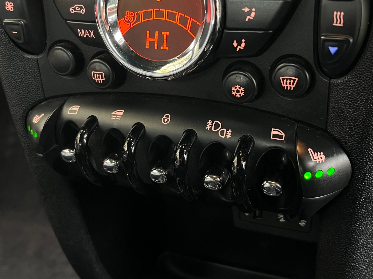 Used MINI Convertible 2011 for sale - 76351427: Photo 14