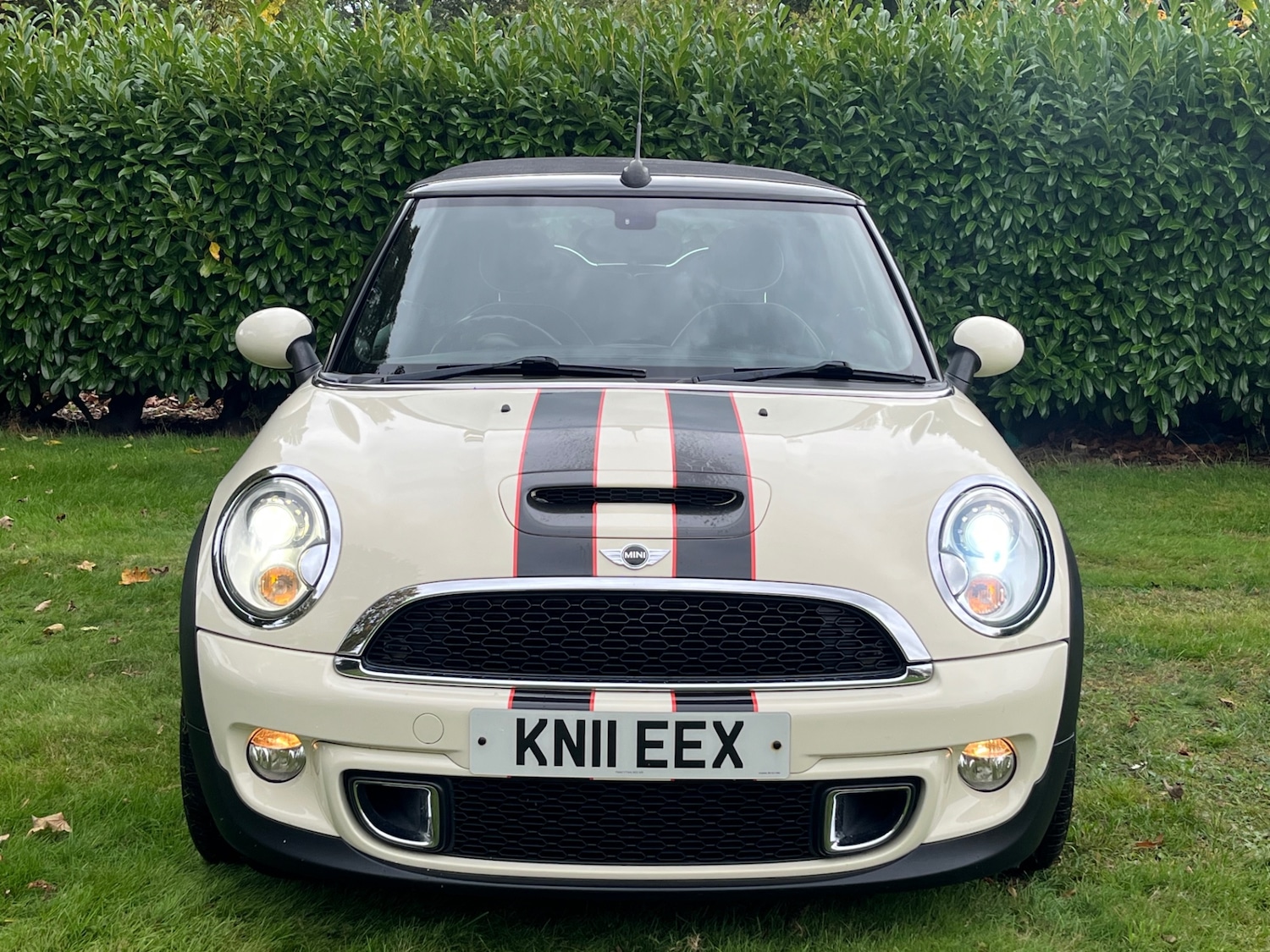 Used MINI Convertible 2011 for sale - 76351427: Photo 2