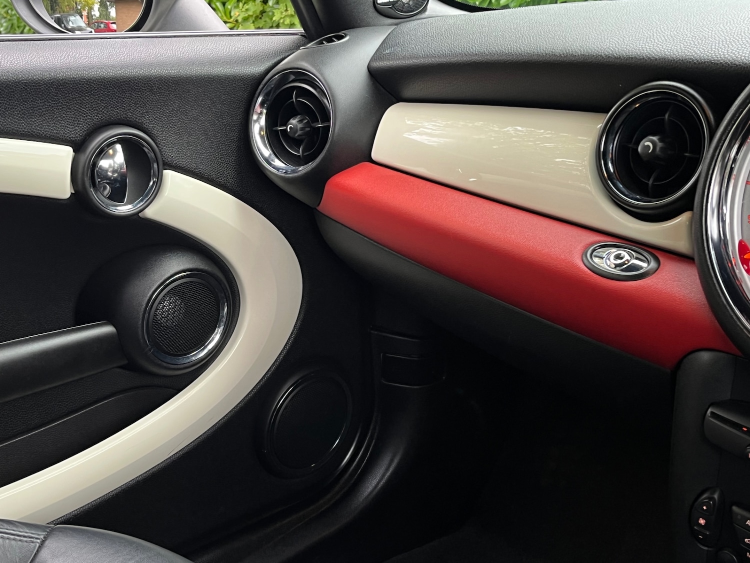 Used MINI Convertible 2011 for sale - 76351427: Photo 24