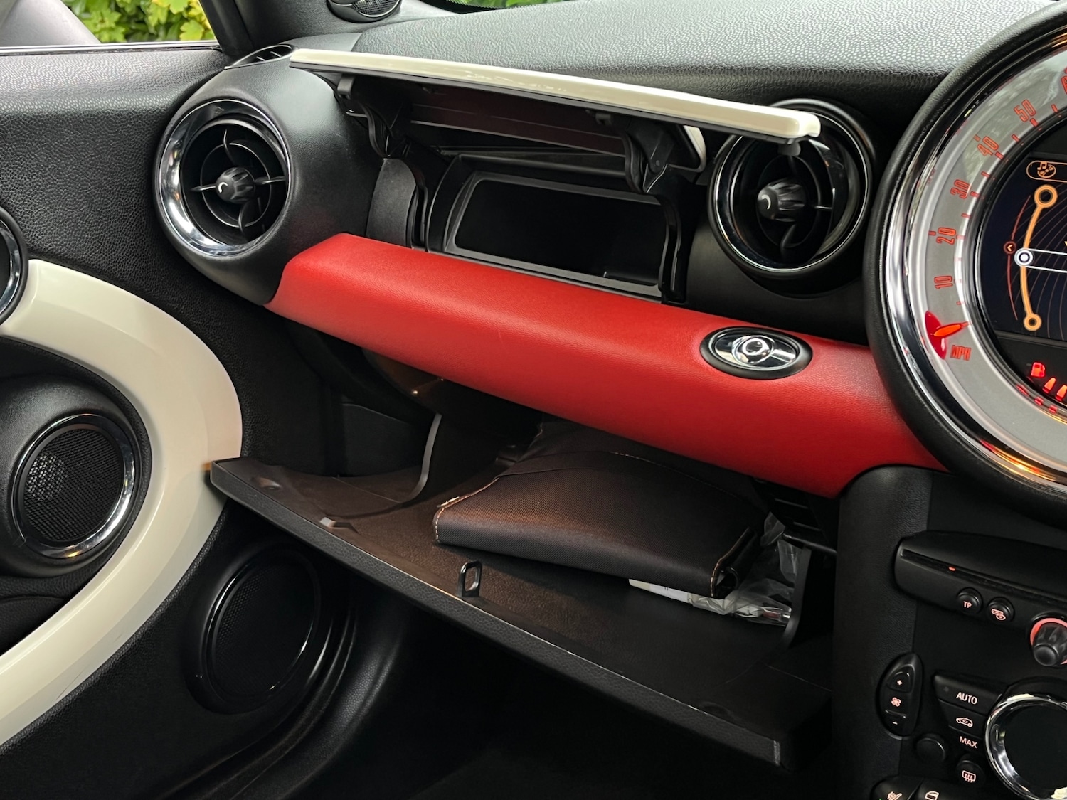 Used MINI Convertible 2011 for sale - 76351427: Photo 25