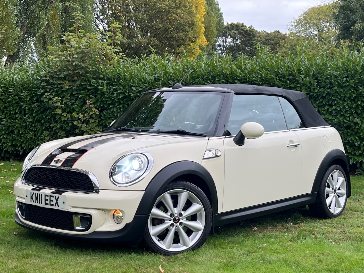 Used MINI Convertible 2011 for sale - 76351427: Photo 3