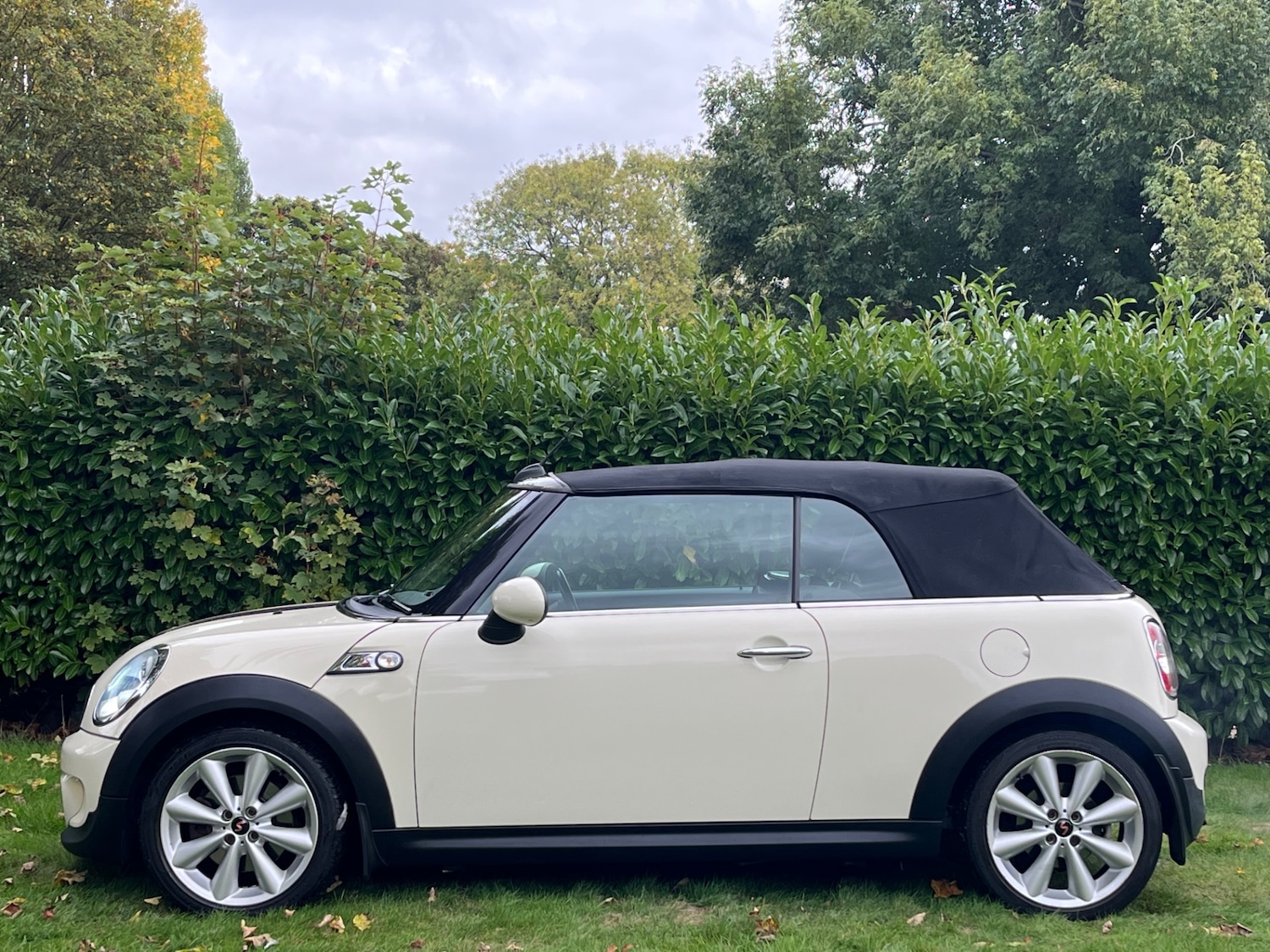 Used MINI Convertible 2011 for sale - 76351427: Photo 8