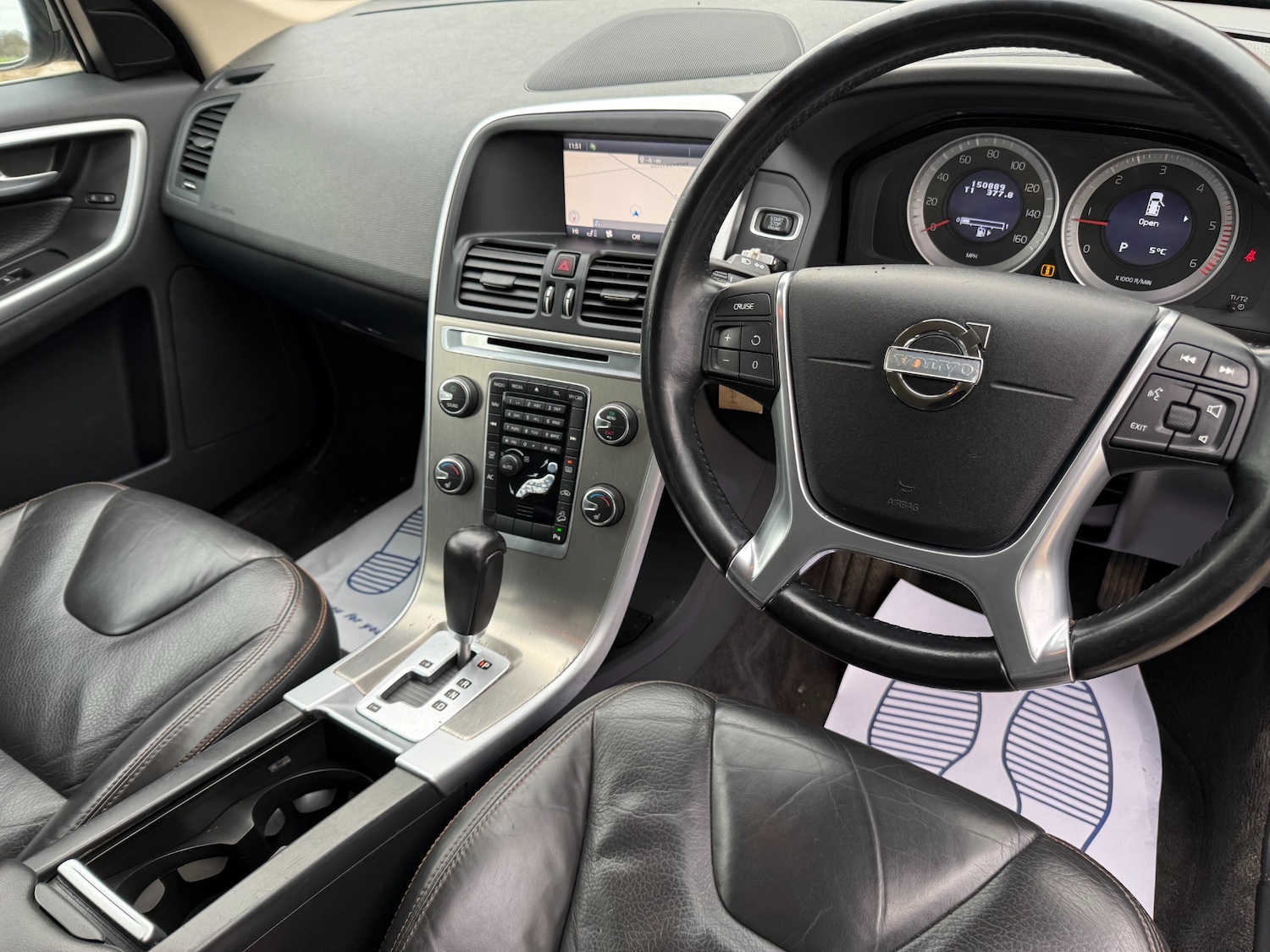 Used Volvo XC60 2010 for sale - 77069445: Photo 10