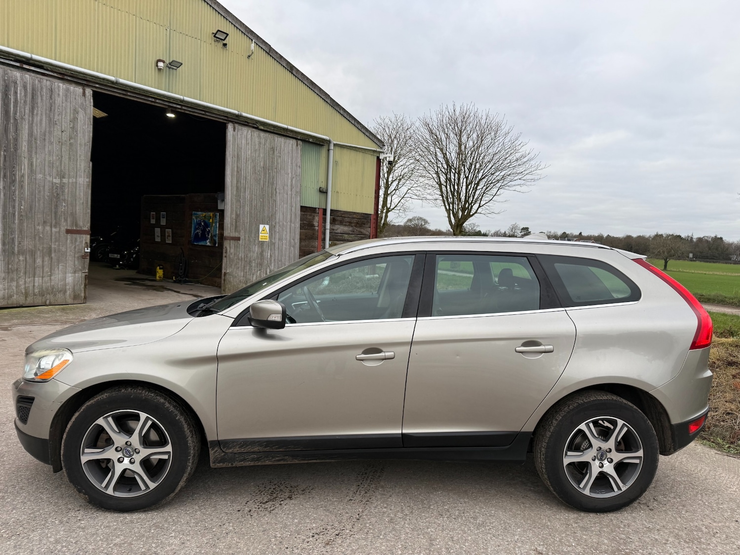 Used Volvo XC60 2010 for sale - 77069445: Photo 3