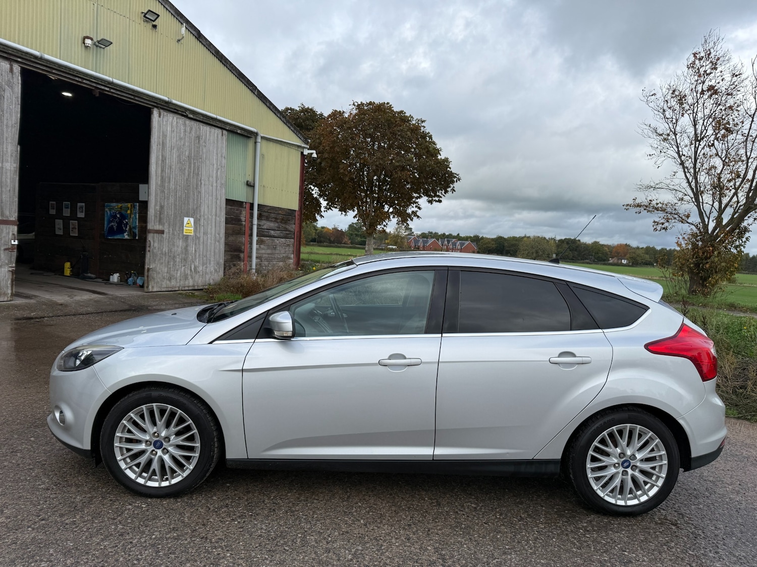 Used Ford Focus 2011 for sale - 76320456: Photo 3