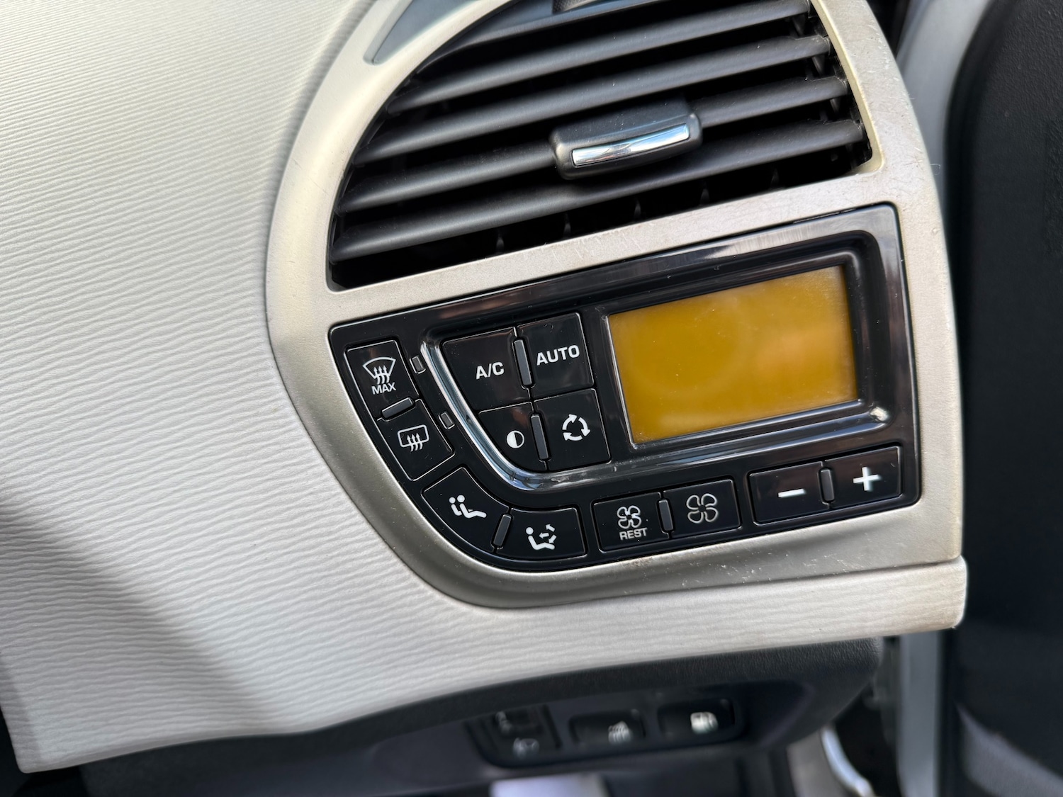 Used Citroen C4 Picasso 2010 for sale - 76330368: Photo 15