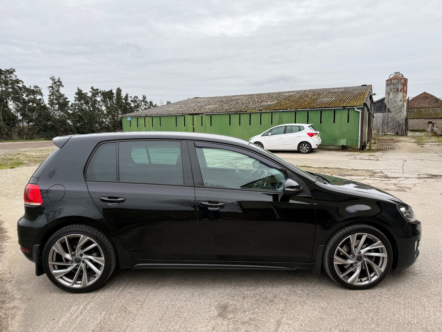 Used Volkswagen Golf 2011 for sale - 77609483: Photo 6
