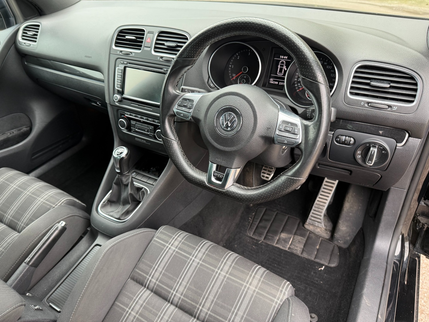 Used Volkswagen Golf 2011 for sale - 77609483: Photo 9