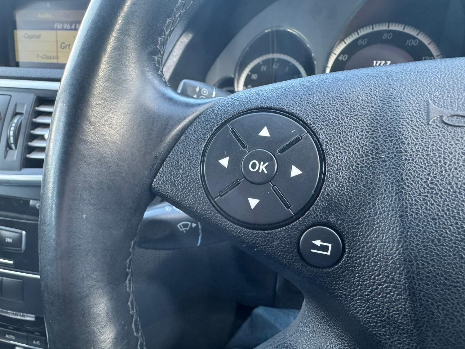 Used Mercedes-Benz E Class 2010 for sale - 76611464: Photo 17