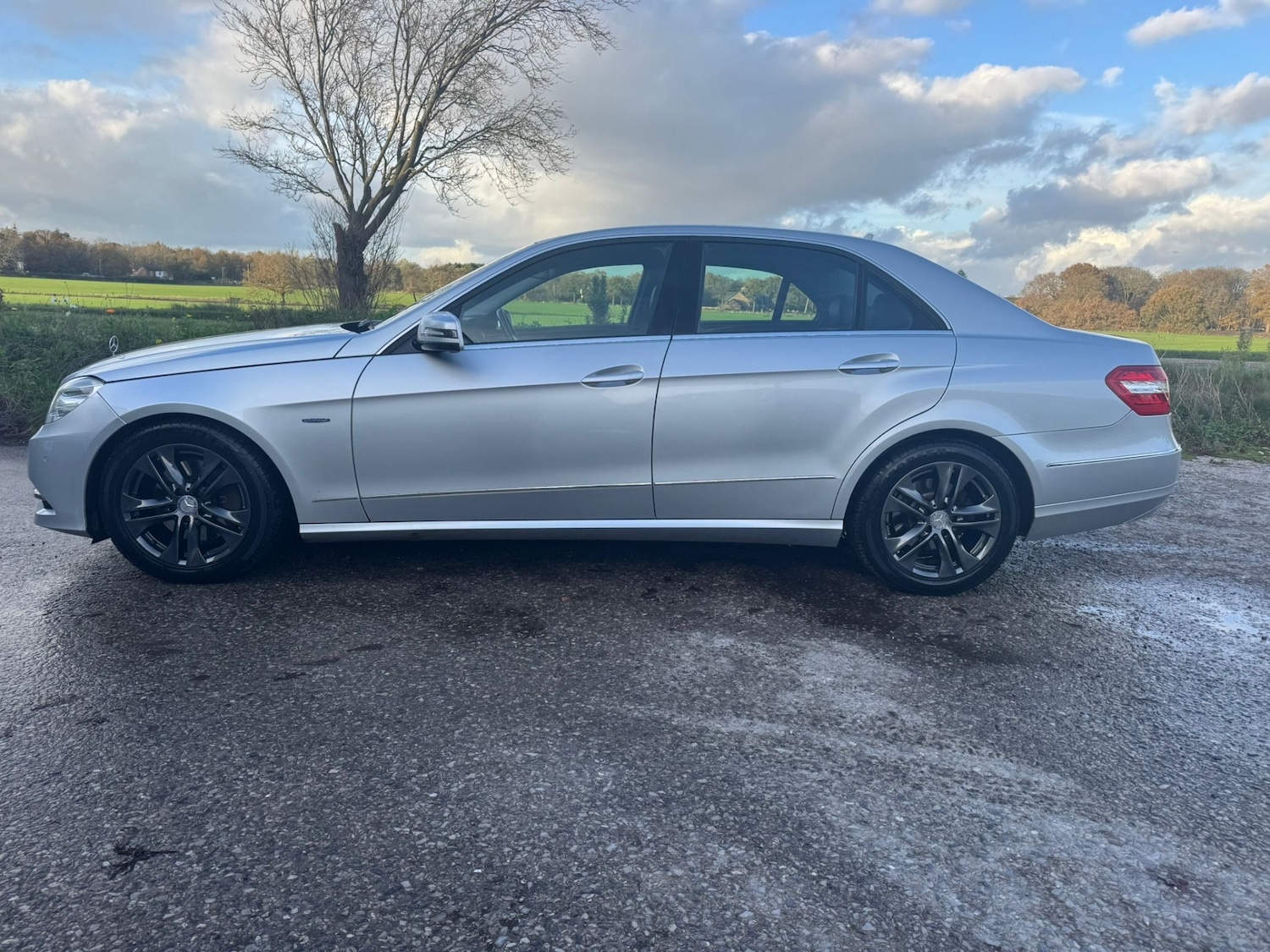 Used Mercedes-Benz E Class 2010 for sale - 76611464: Photo 2