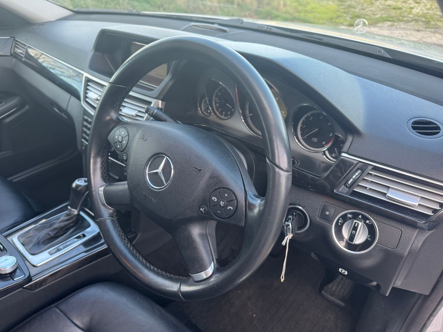 Used Mercedes-Benz E Class 2010 for sale - 76611464: Photo 20