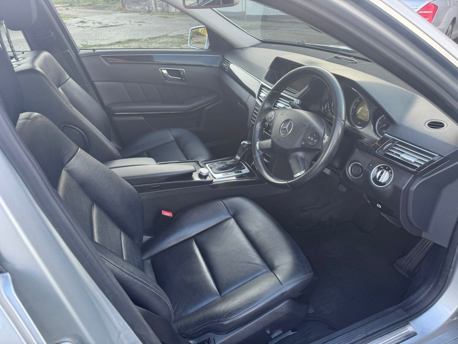 Used Mercedes-Benz E Class 2010 for sale - 76611464: Photo 25