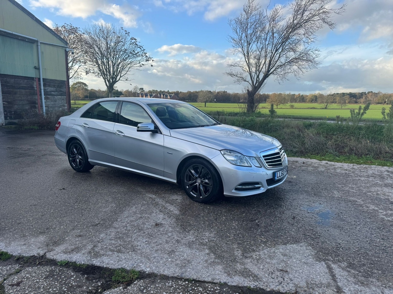 Used Mercedes-Benz E Class 2010 for sale - 76611464: Photo 3