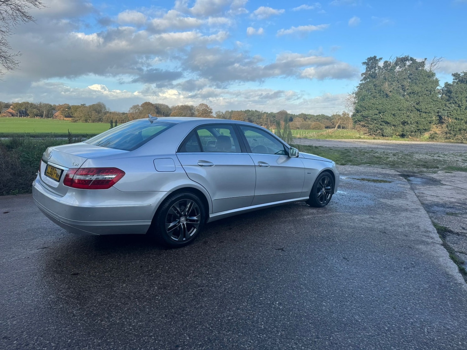 Used Mercedes-Benz E Class 2010 for sale - 76611464: Photo 4