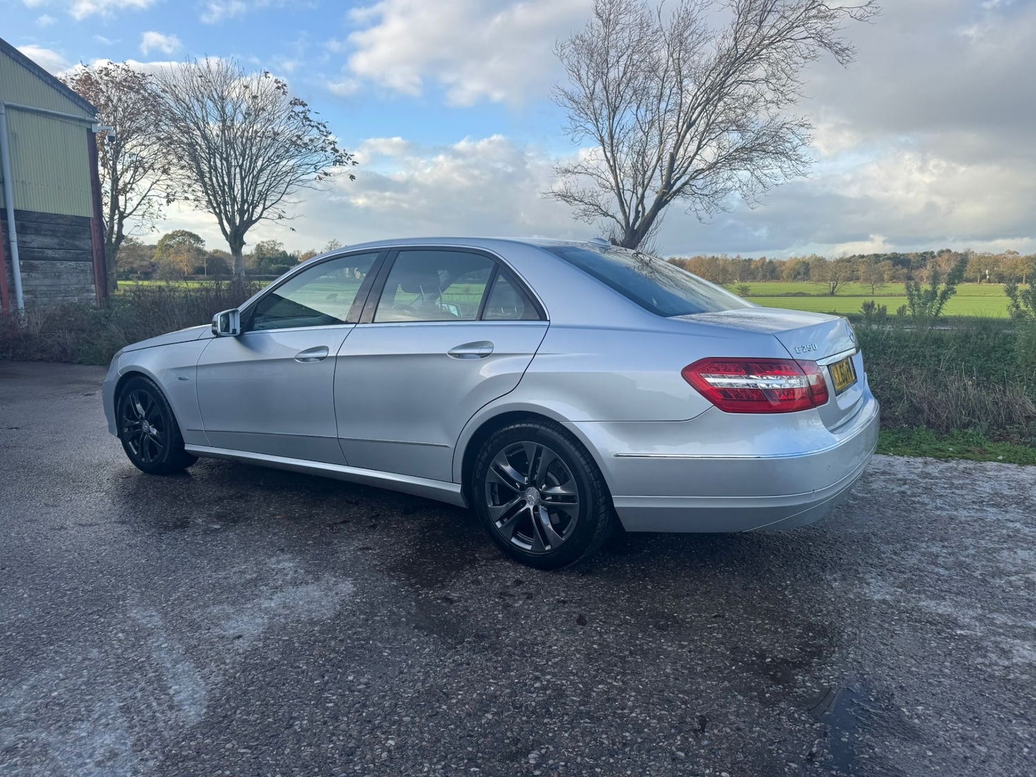 Used Mercedes-Benz E Class 2010 for sale - 76611464: Photo 5