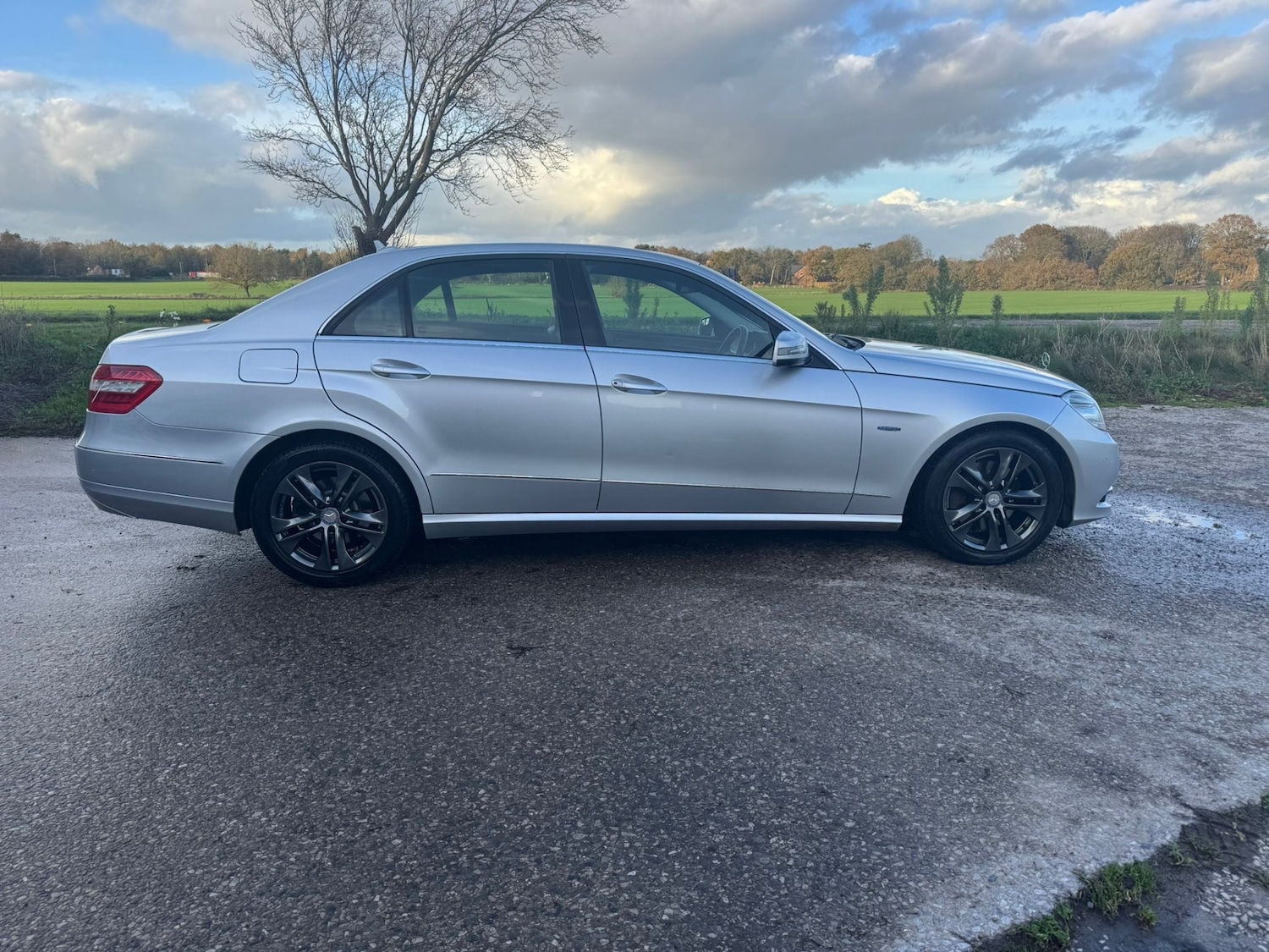 Used Mercedes-Benz E Class 2010 for sale - 76611464: Photo 9