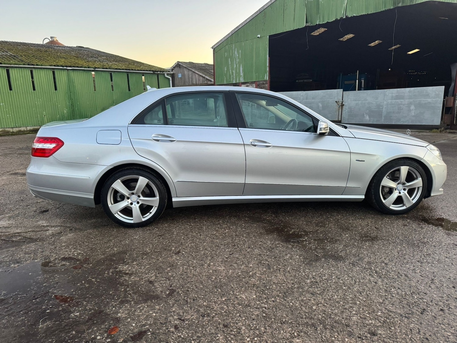 Used Mercedes-Benz E Class 2012 for sale - 76739184: Photo 3