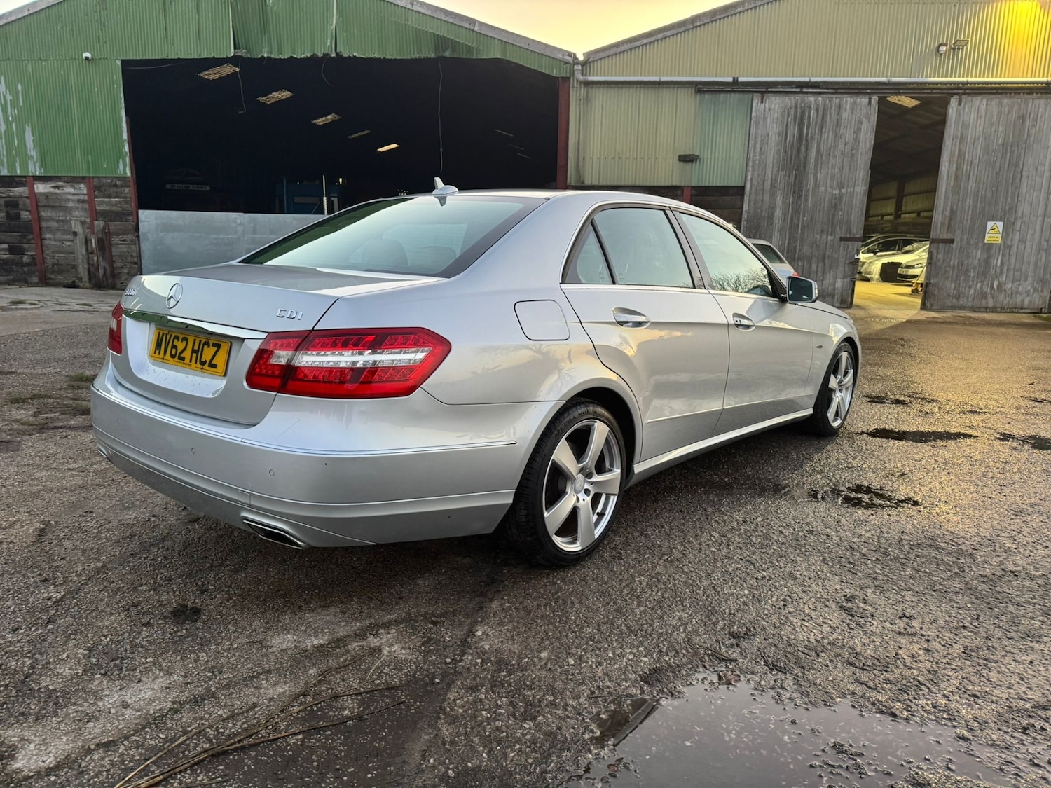 Used Mercedes-Benz E Class 2012 for sale - 76739184: Photo 4