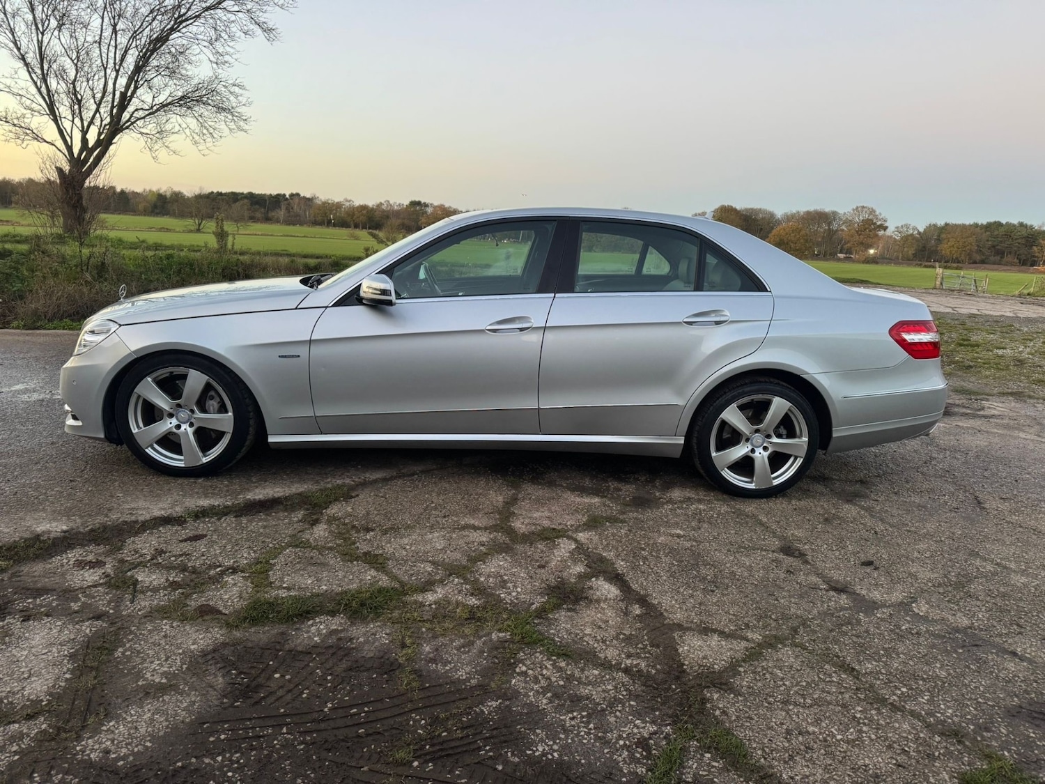 Used Mercedes-Benz E Class 2012 for sale - 76739184: Photo 6