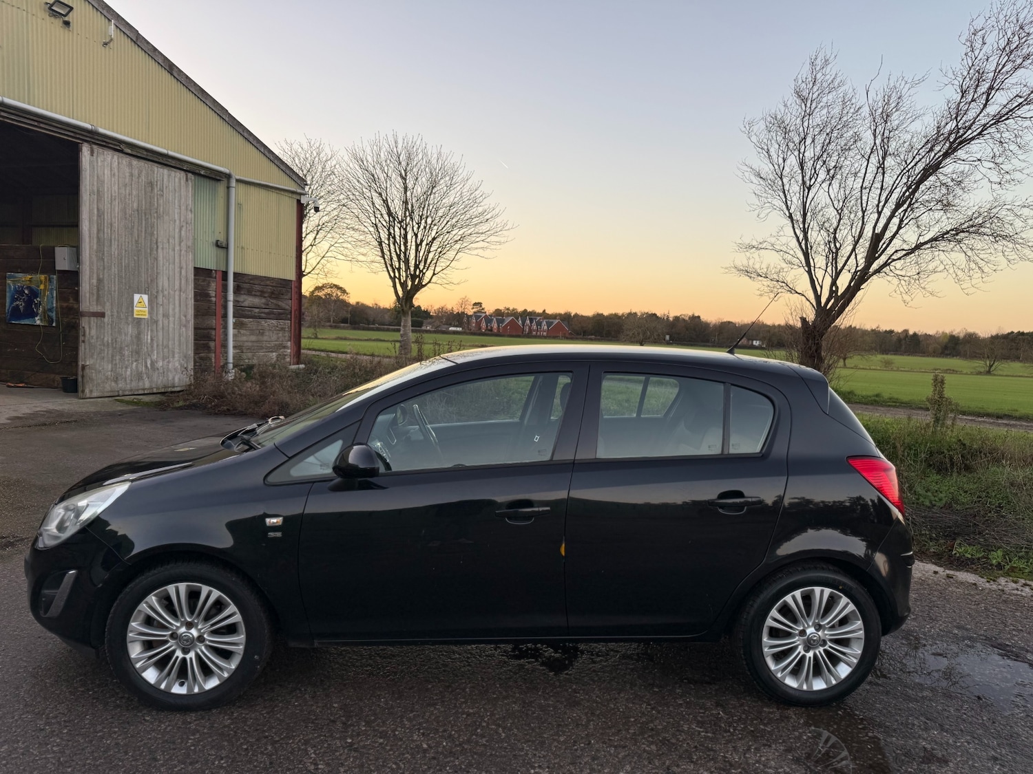 Used Vauxhall Corsa 2011 for sale - 76696739: Photo 3