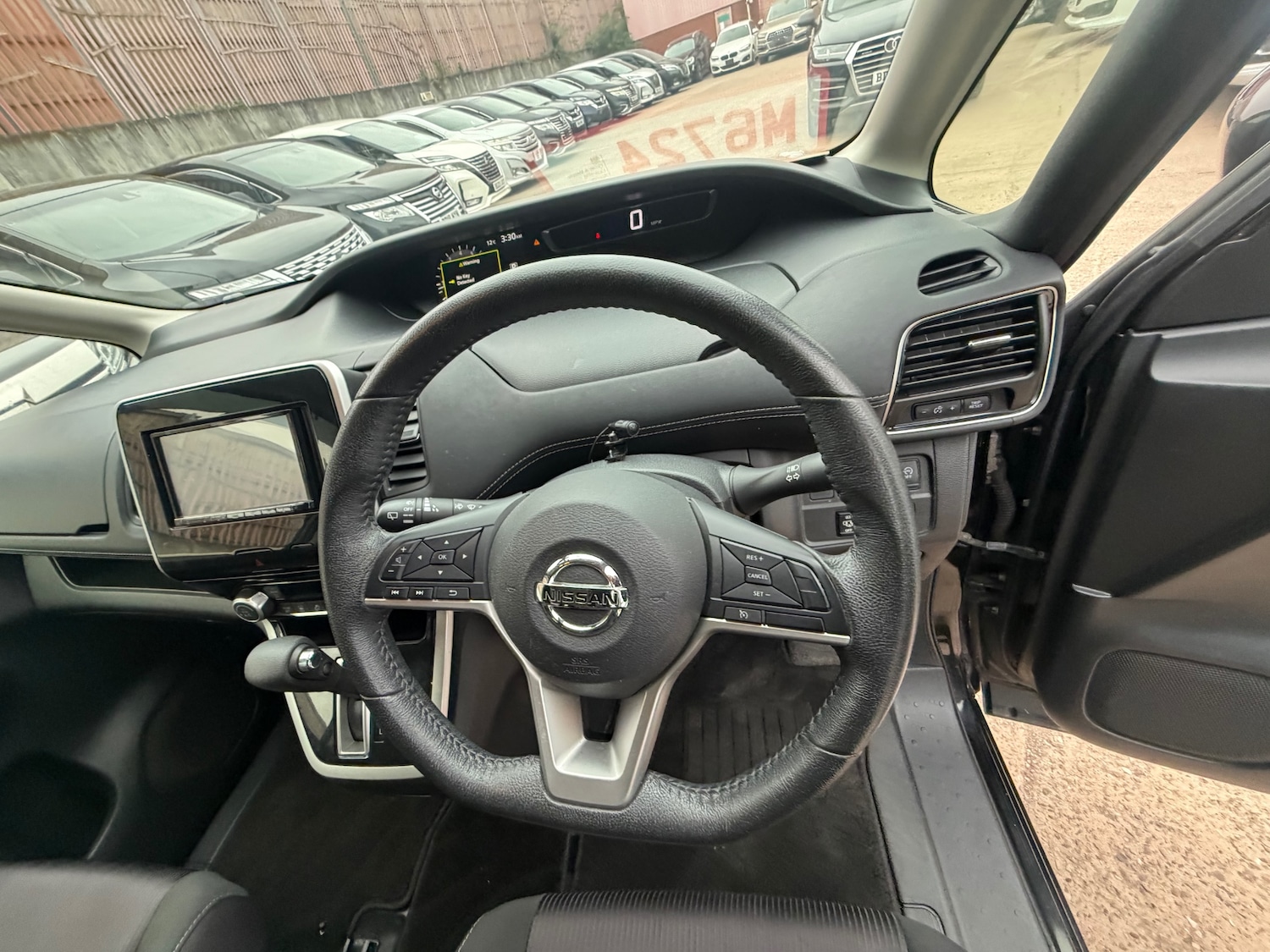 Used Nissan Serena 2019 for sale - 77992016: Photo 14