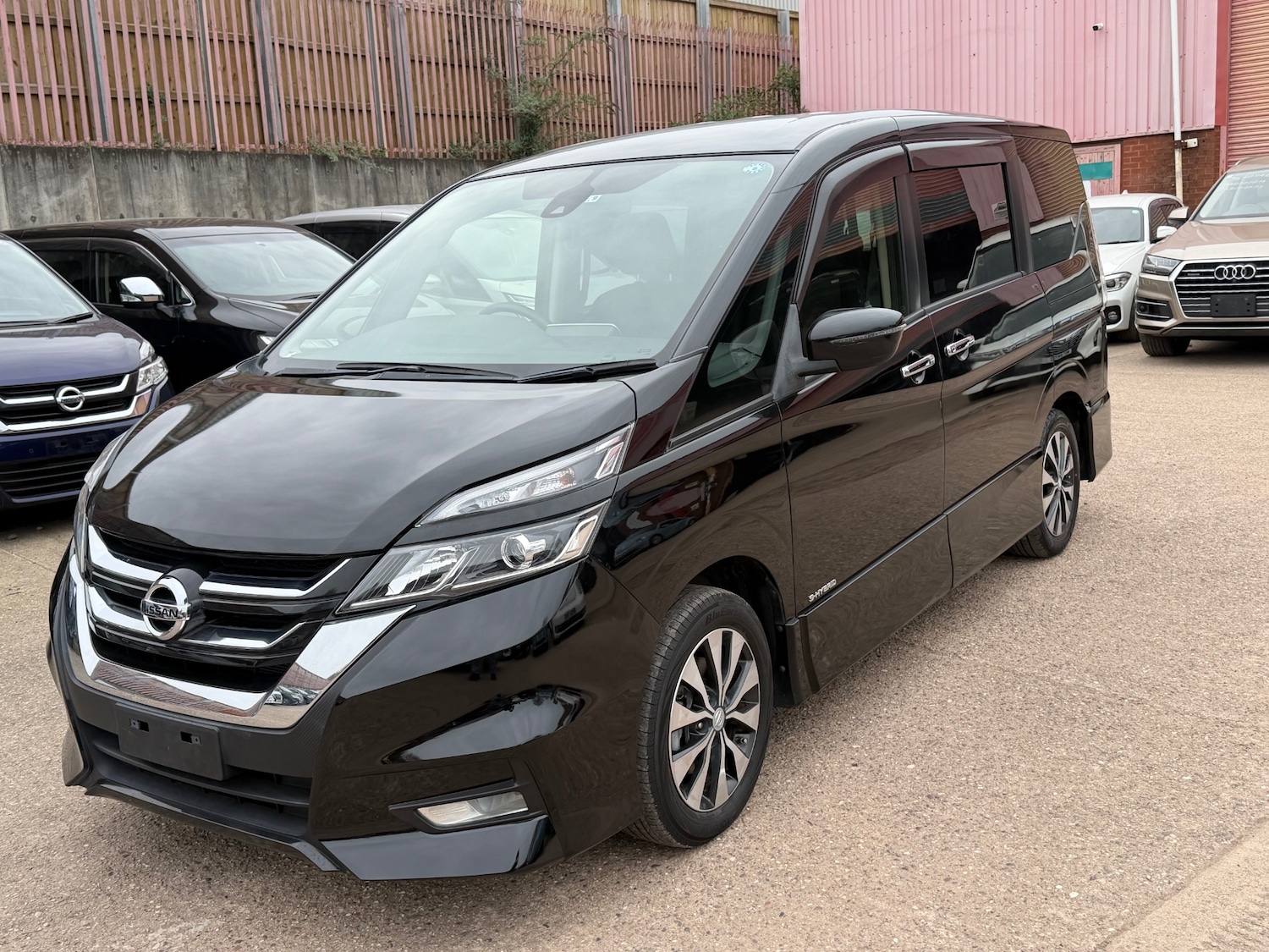 Used Nissan Serena 2019 for sale - 77992016: Photo 2