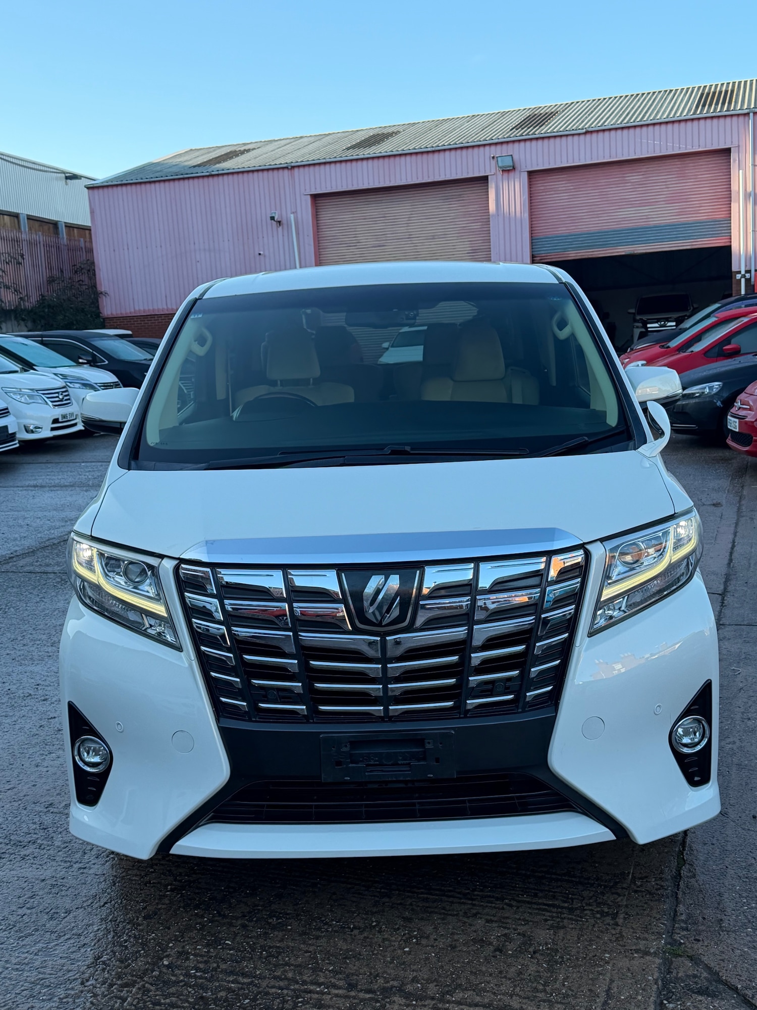 Used Toyota Alphard 2017 for sale - 76800770: Photo 1